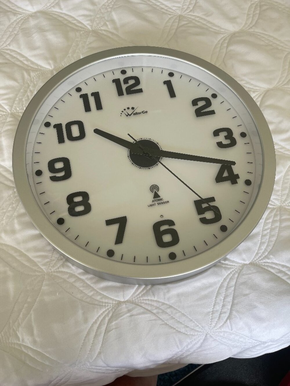 WallarGe Atomic Wall Clock with Night Light Battery Operated